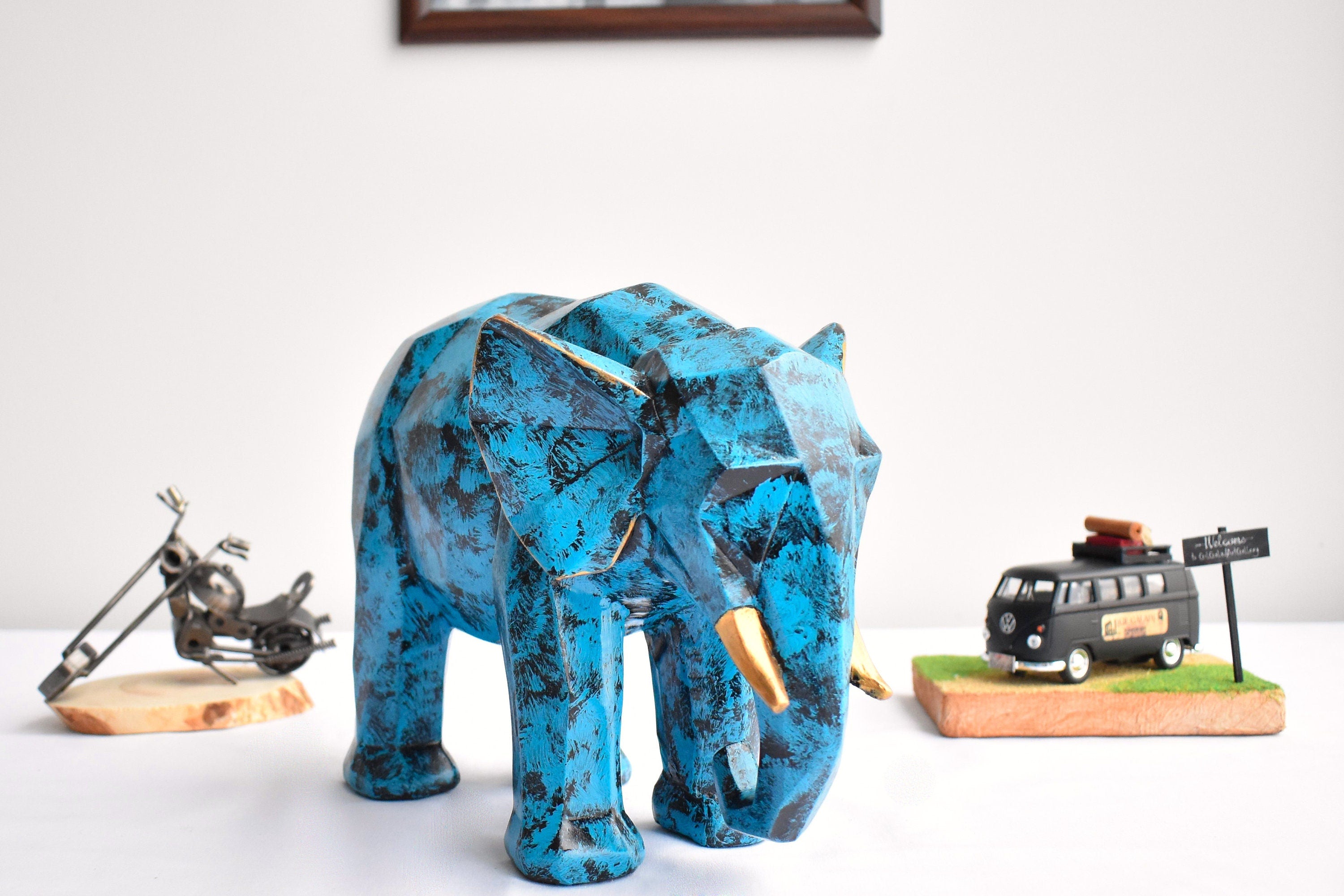 Handmade Cubic Elephant Statue: Resin Animal Sculpture