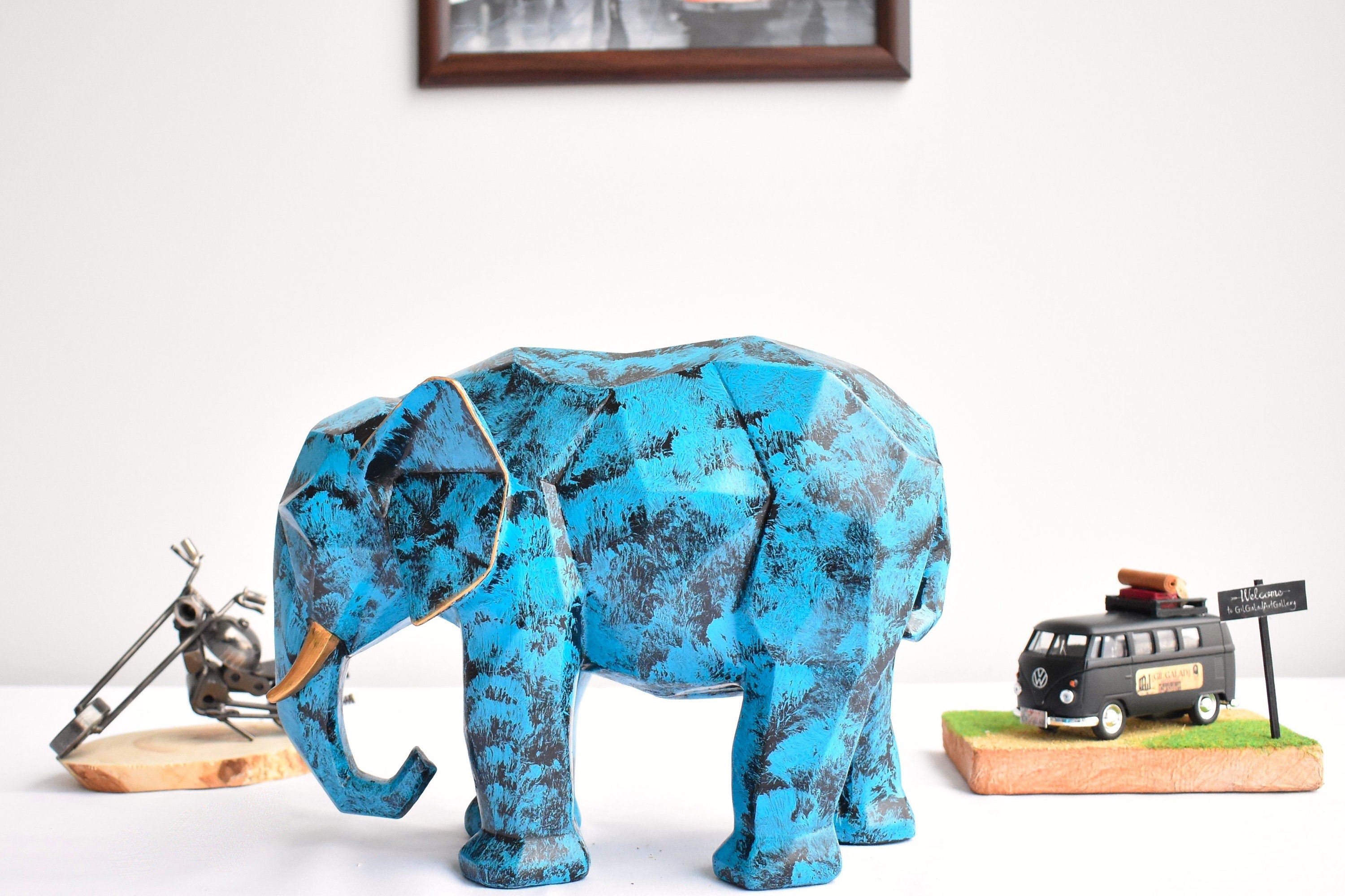 Handmade Cubic Elephant Statue: Resin Animal Sculpture