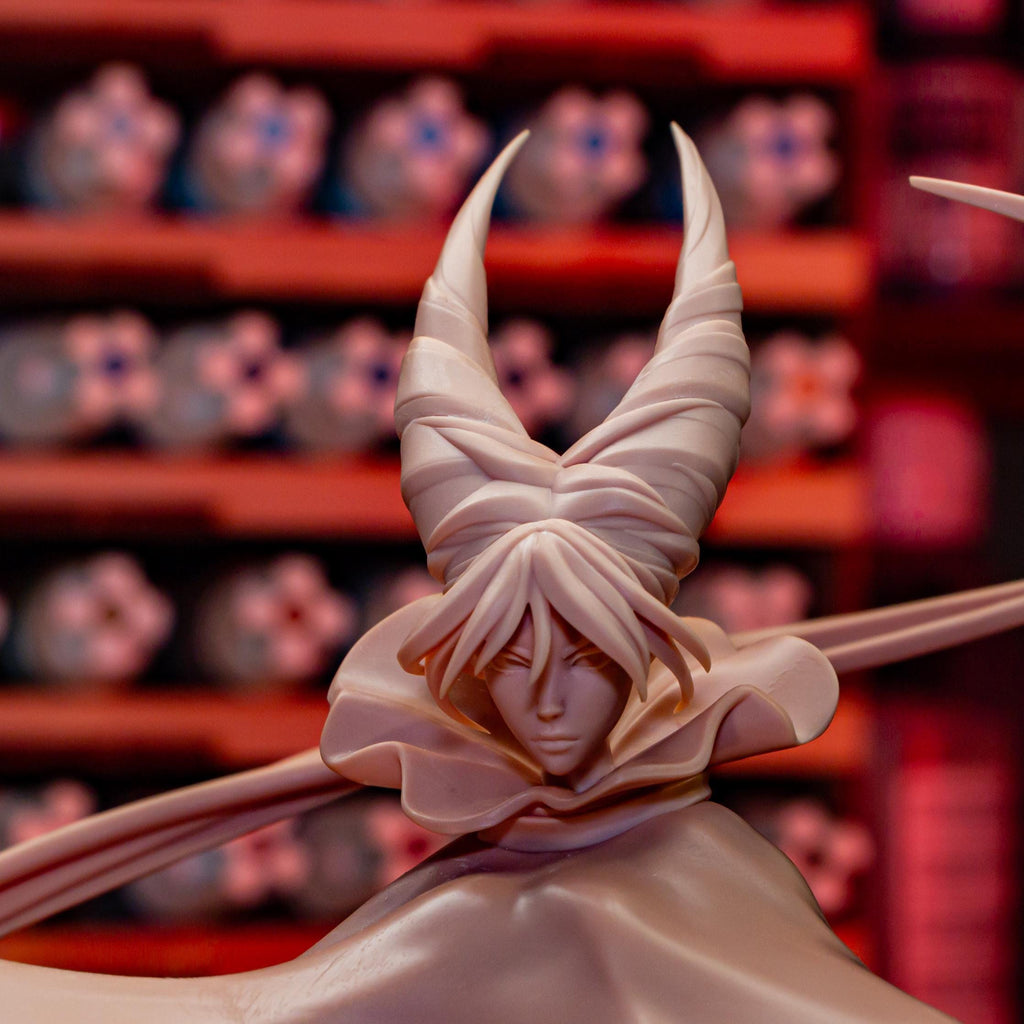 Estatua inspirada en Hornet: Coleccionable hecho por fans de Hollow Knight con capa roja